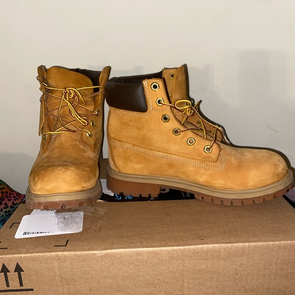 Boots - Picture 3 of 7